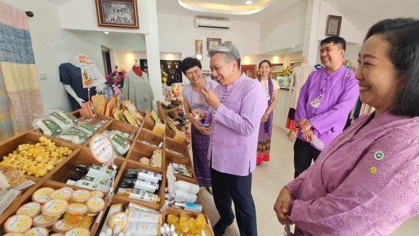 3ebb561652cf5372a63adecb156e8650