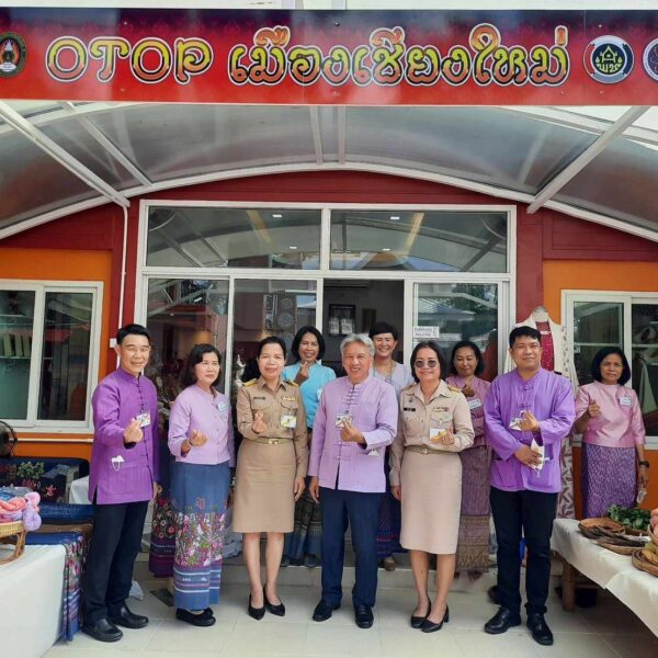 คณะผู้บริหาร วจก. ร่วมรับเสด็จ สมเด็จพระกนิษฐาธิราชเจ้า กรมสมเด็จพระเทพรัตนราชสุดาฯ สยามบรมราชกุมารี