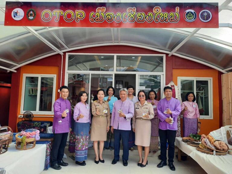 คณะผู้บริหาร วจก. ร่วมรับเสด็จ สมเด็จพระกนิษฐาธิราชเจ้า กรมสมเด็จพระเทพรัตนราชสุดาฯ สยามบรมราชกุมารี